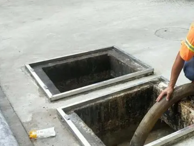 巴马化粪池清理